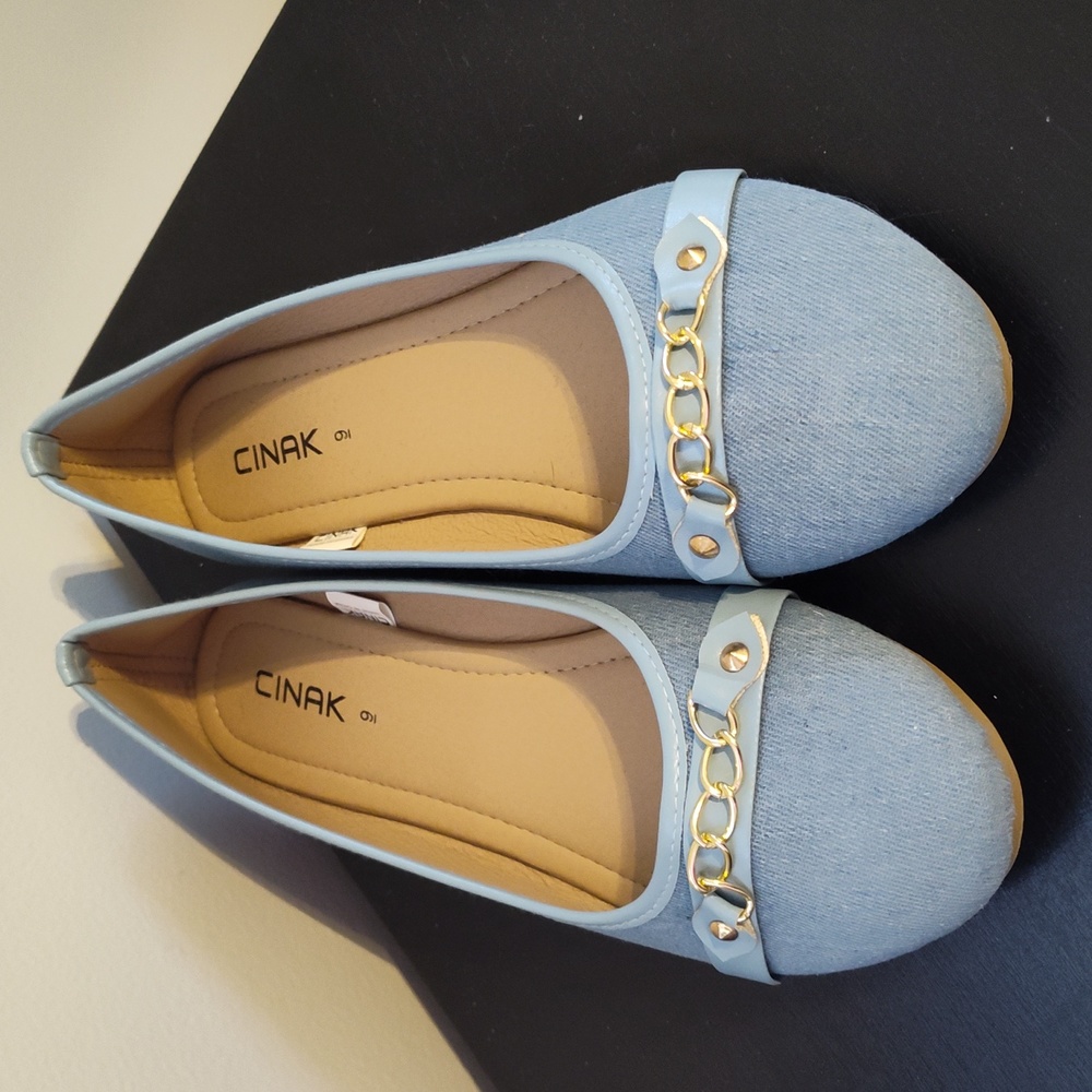 Size 9 women's flats
